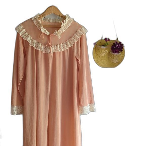 Vintage Peach Pink Silky Nightgown & Robe set LACE Trim Small - Picture 1 of 10